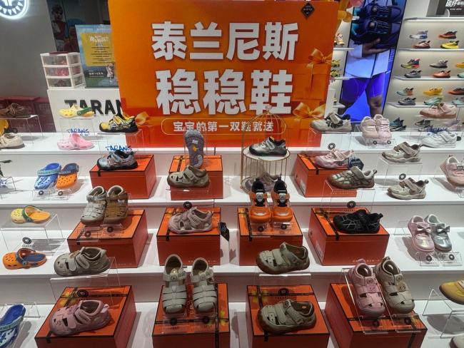 泰兰尼斯代工厂：做一双鞋只赚几块钱 品牌溢价引发热议