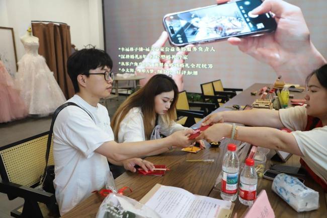 杭州一地承包了520的浪漫 新人喜迎甜蜜三重礼